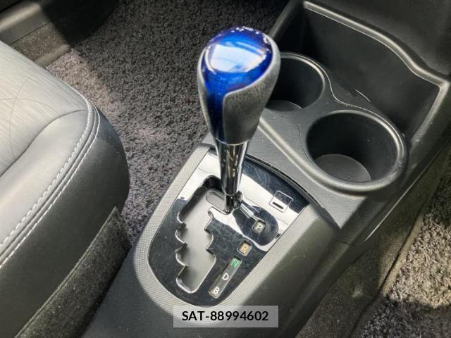 Toyota AQUA 2015-06 8374291-17
