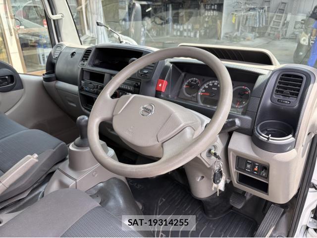 Nissan ATLAS 2013-10 8373149-5