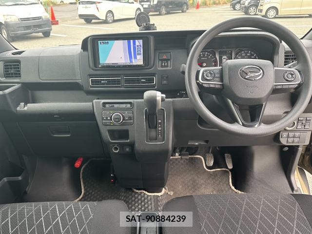 Daihatsu ATRAI 2022-04 8373164-2