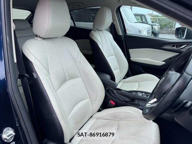 Mazda AXELA SPORT 2017-01 8373929-2