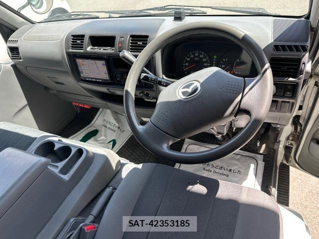 Mazda BONGO VAN 2013-01 8372576-11