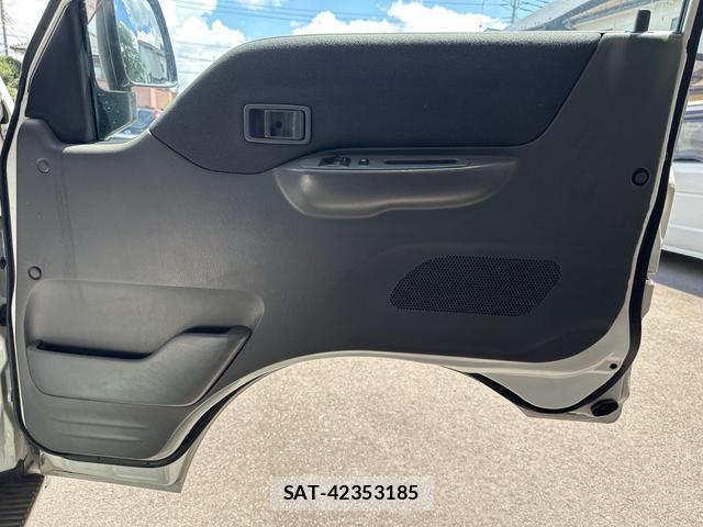 Mazda BONGO VAN 2013-01 8372576-16
