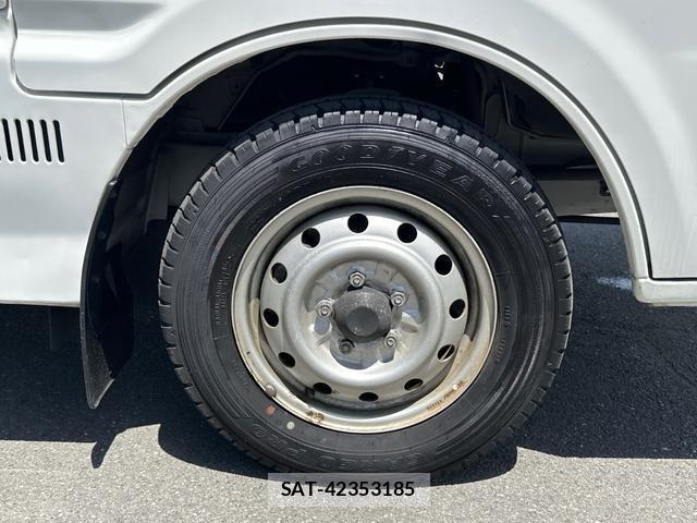 Mazda BONGO VAN 2013-01 8372576-18