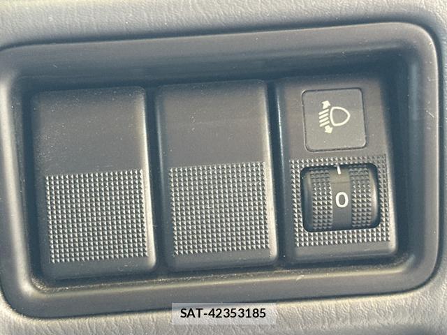 Mazda BONGO VAN 2013-01 8372576-8