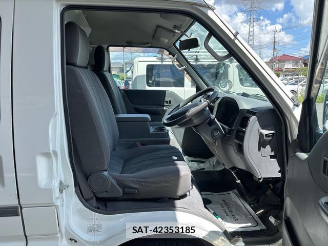 Mazda BONGO VAN 2013-01 8372576-9