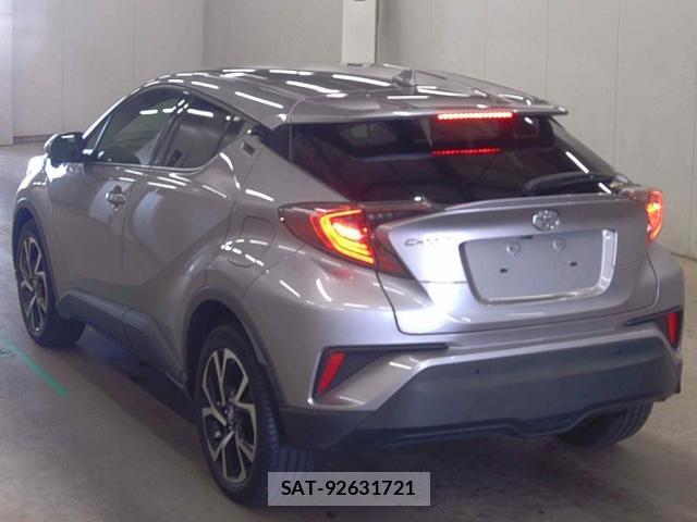 Toyota C-HR 2017-09 8372893-1