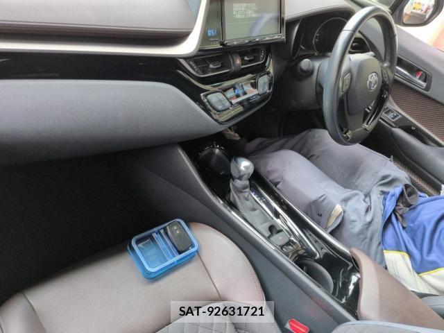Toyota C-HR 2017-09 8372893-2
