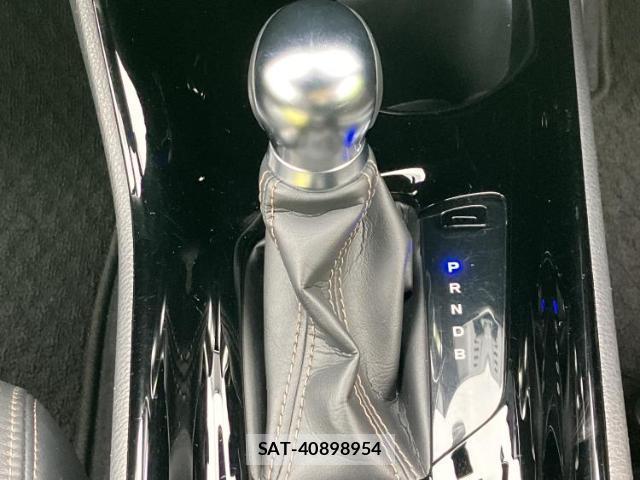 Toyota C-HR 2022-10 8374116-17