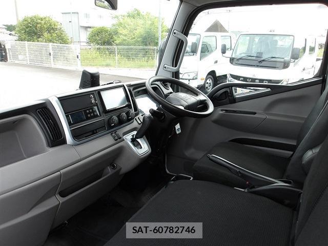 MITSUBISHI FUSO CANTER 2020-05 8372721-2