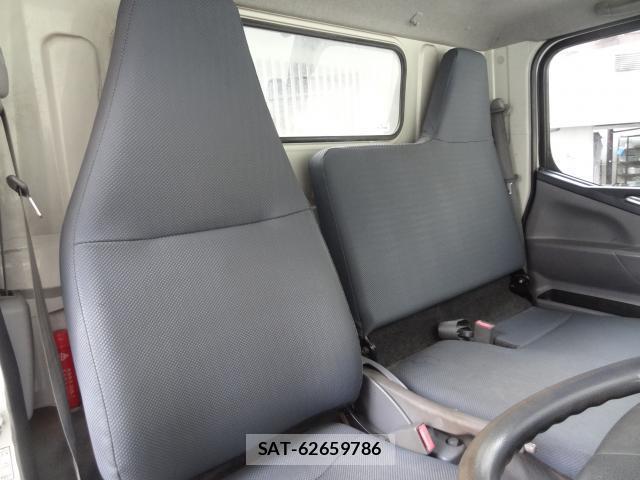 MITSUBISHI FUSO CANTER 2013-07 8373372-15