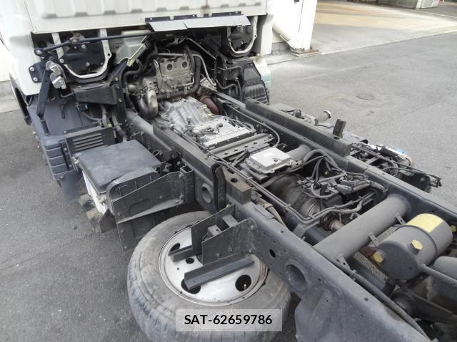 MITSUBISHI FUSO CANTER 2013-07 8373372-7