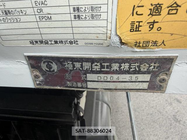 MITSUBISHI FUSO CANTER 2015-12 8373601-7
