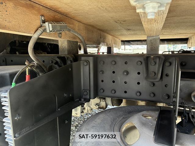 MITSUBISHI FUSO CANTER 2015-07 8373894-18