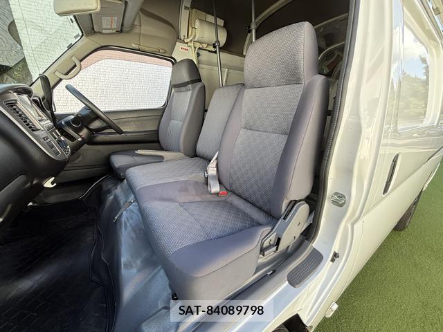 Nissan Caravan 2008-09 8374030-10