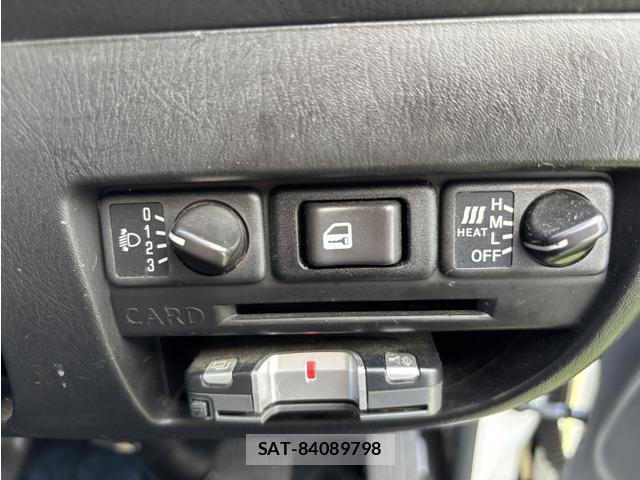 Nissan Caravan 2008-09 8374030-14