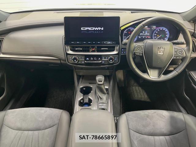 Toyota CROWN HYBRID 2022-02 8372443-1