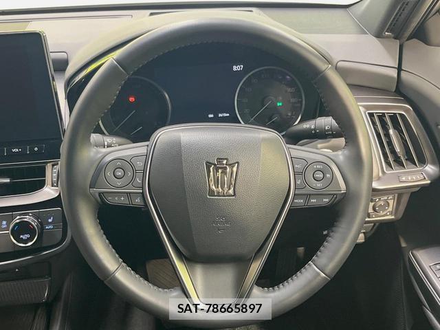 Toyota CROWN HYBRID 2022-02 8372443-12