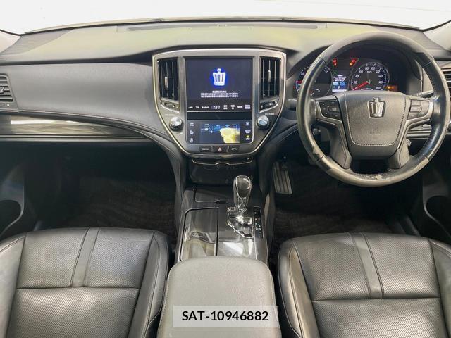 Toyota CROWN HYBRID 2013-05 8372445-1