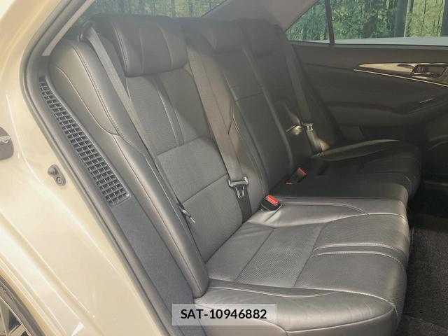 Toyota CROWN HYBRID 2013-05 8372445-10