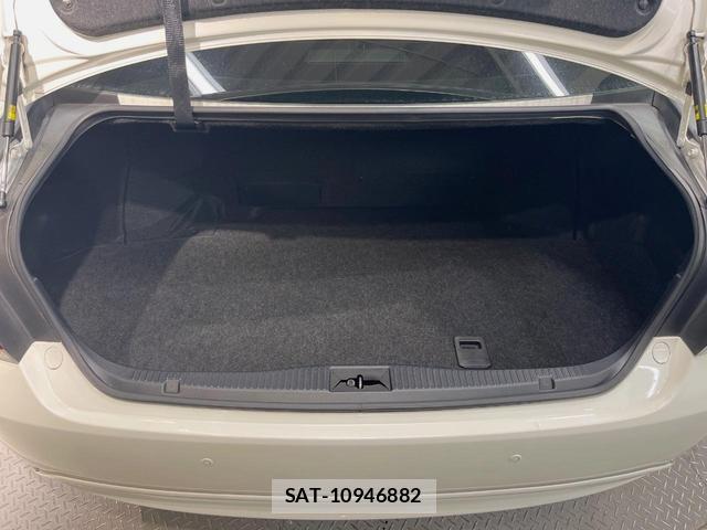 Toyota CROWN HYBRID 2013-05 8372445-11