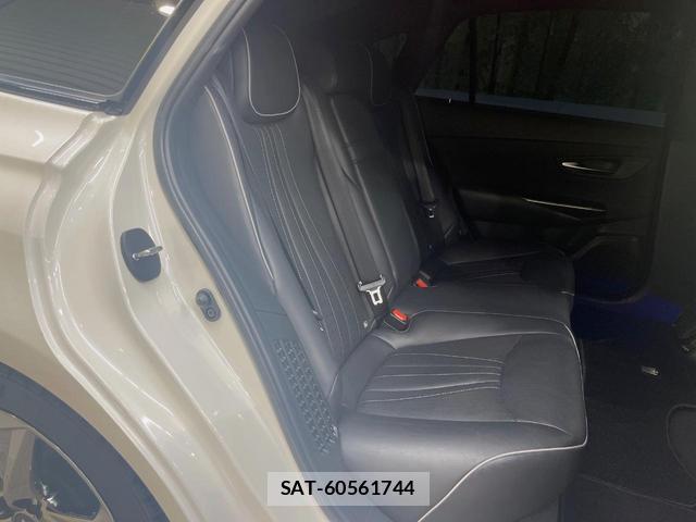 Toyota CROWN HYBRID 2018-07 8372447-11