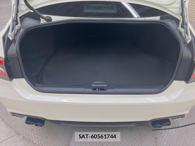 Toyota CROWN HYBRID 2018-07 8372447-12
