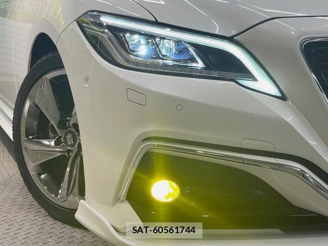 Toyota CROWN HYBRID 2018-07 8372447-14
