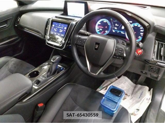 Toyota CROWN HYBRID 2019-03 8373072-2