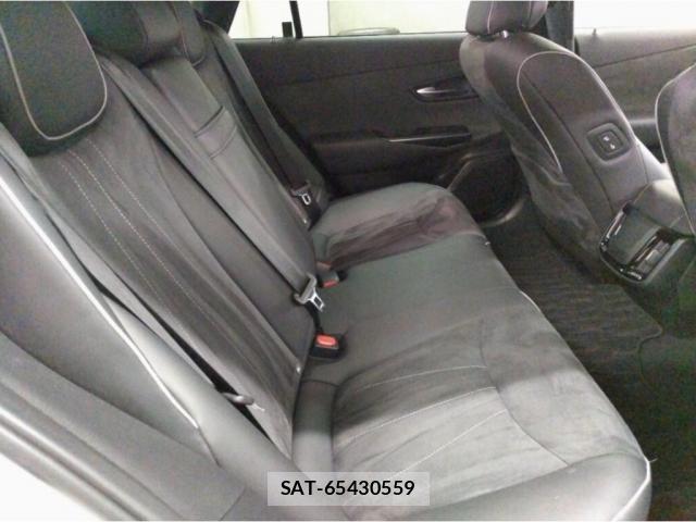 Toyota CROWN HYBRID 2019-03 8373072-4