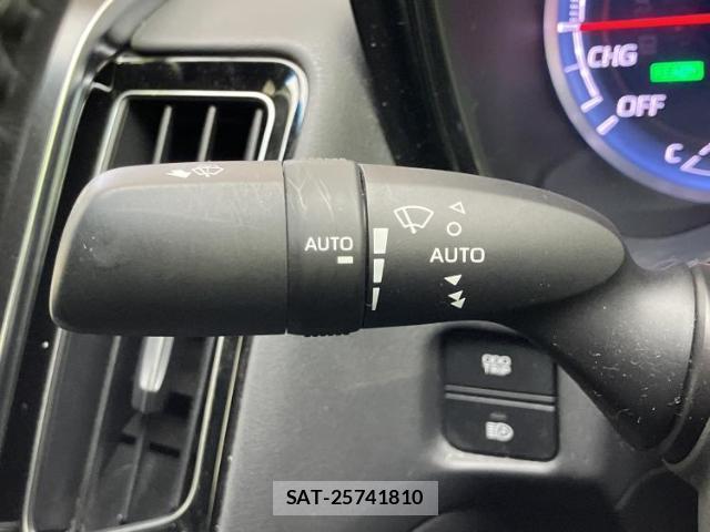 Toyota CROWN HYBRID 2018-09 8374103-17