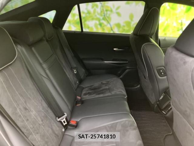 Toyota CROWN HYBRID 2018-09 8374103-4
