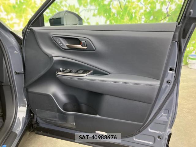 Toyota CROWN 2024-08 8374302-3