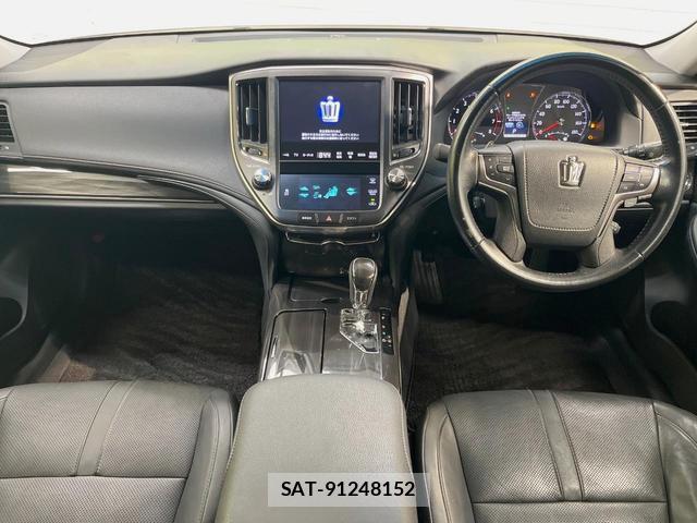 Toyota CROWN 2015-08 8372444-1