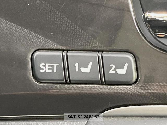 Toyota CROWN 2015-08 8372444-10