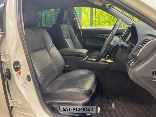 Toyota CROWN 2015-08 8372444-11