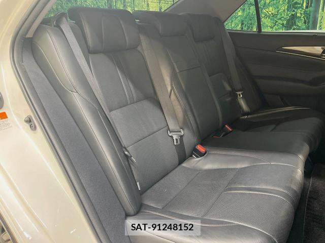 Toyota CROWN 2015-08 8372444-12