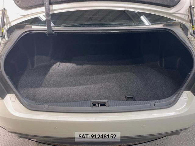 Toyota CROWN 2015-08 8372444-13