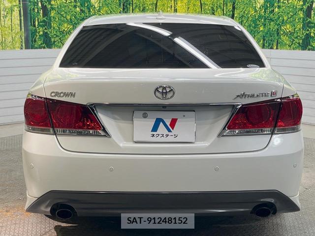 Toyota CROWN 2015-08 8372444-17