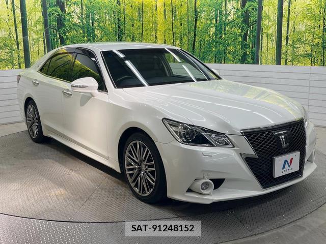 Toyota CROWN 2015-08 8372444-18