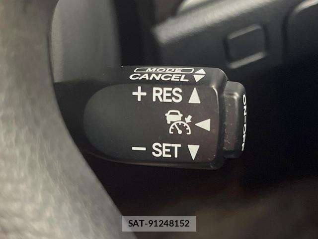 Toyota CROWN 2015-08 8372444-5