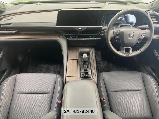Toyota CROWN 2025-01 8372448-1