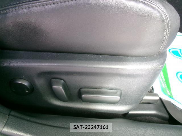 Toyota CROWN 2013-01 8372479-11