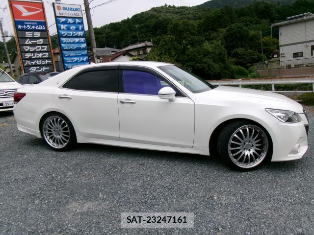 Toyota CROWN 2013-01 8372479-13
