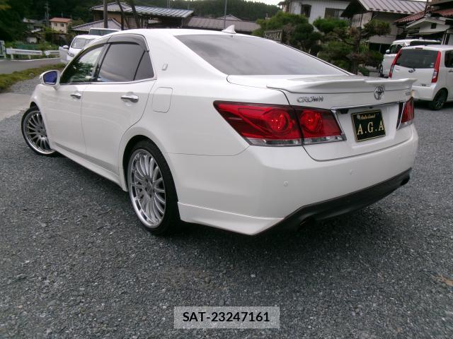 Toyota CROWN 2013-01 8372479-16