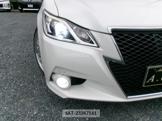 Toyota CROWN 2013-01 8372479-18