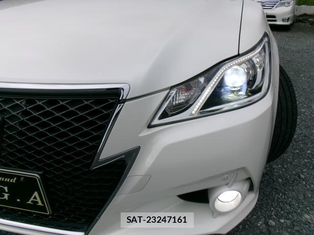 Toyota CROWN 2013-01 8372479-19