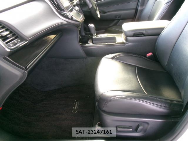 Toyota CROWN 2013-01 8372479-3