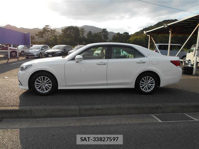 Toyota CROWN 2017-07 8372534-2