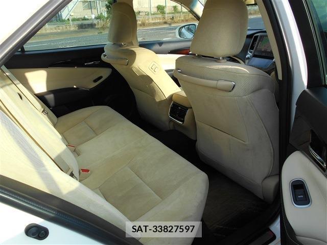 Toyota CROWN 2017-07 8372534-7