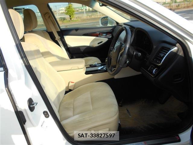 Toyota CROWN 2017-07 8372534-8